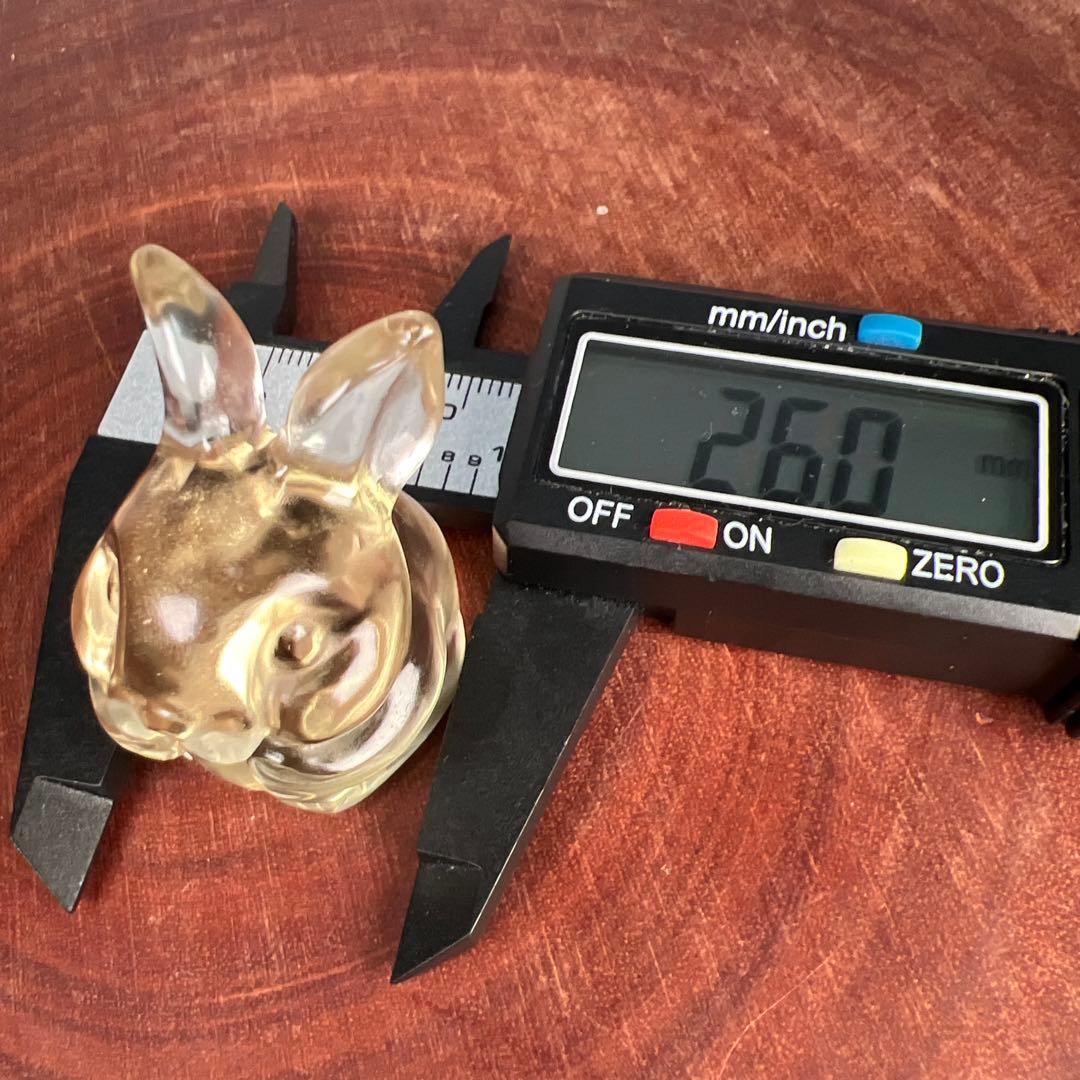 天然石　手彫りうさぎ　シトリン