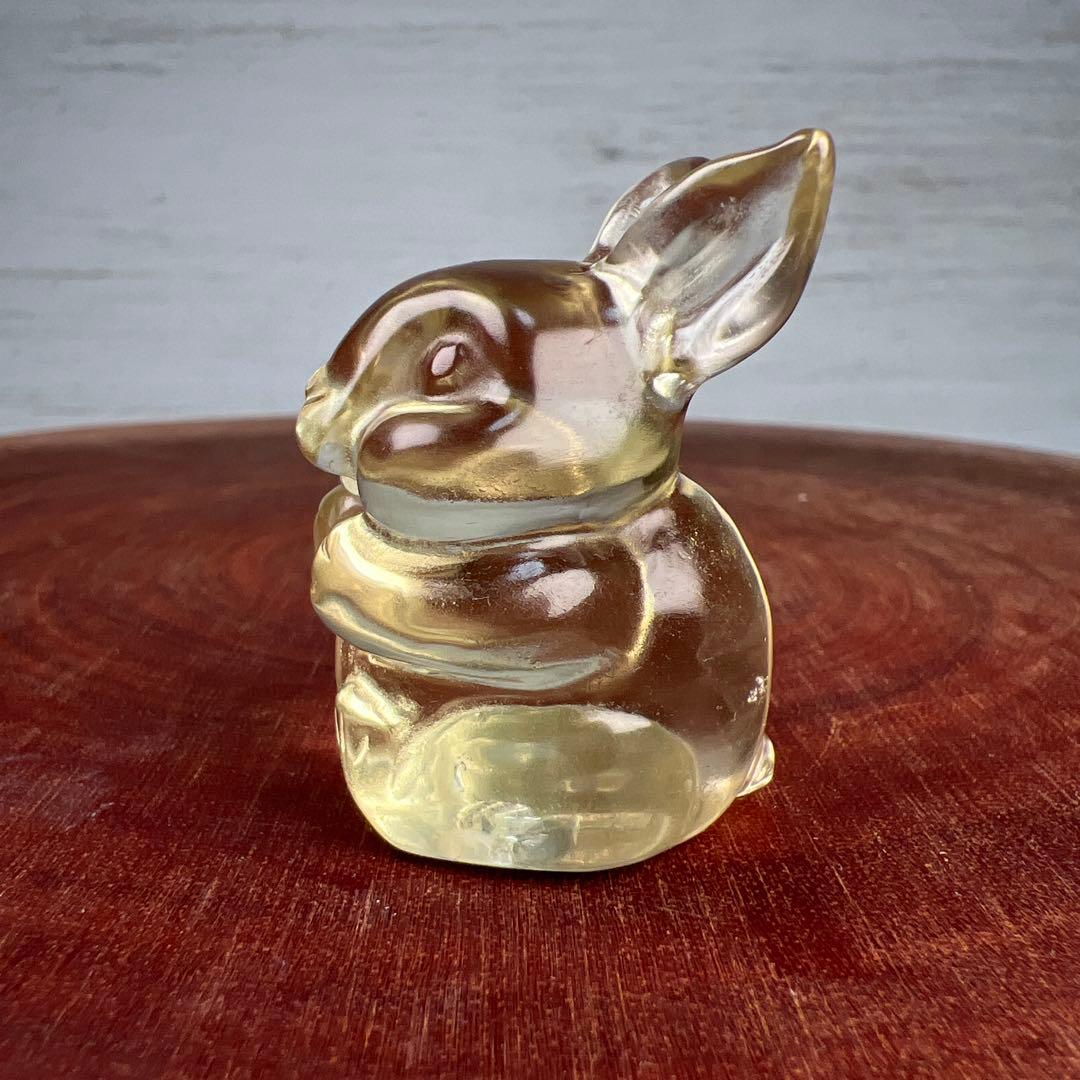 天然石　手彫りうさぎ　シトリン