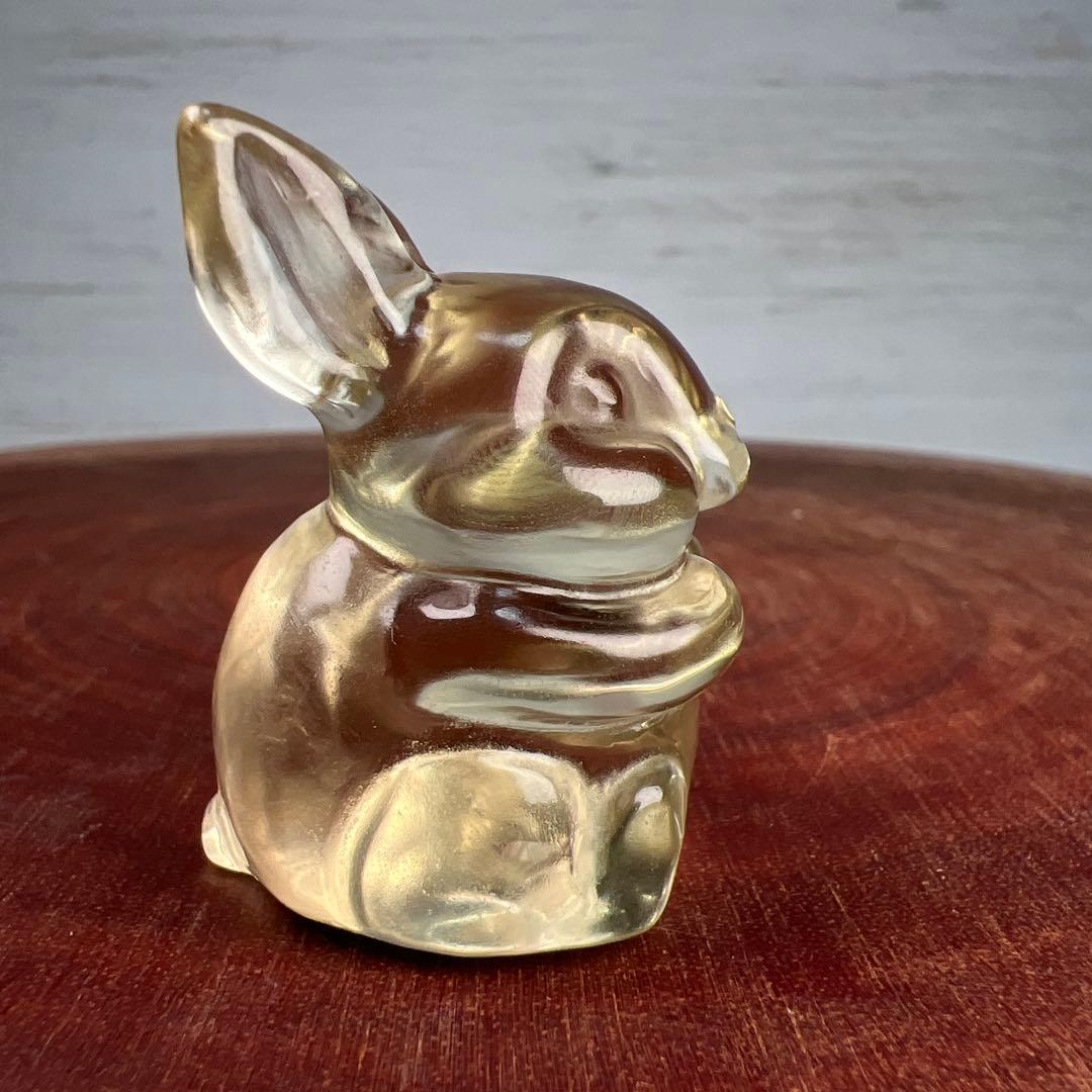 天然石　手彫りうさぎ　シトリン