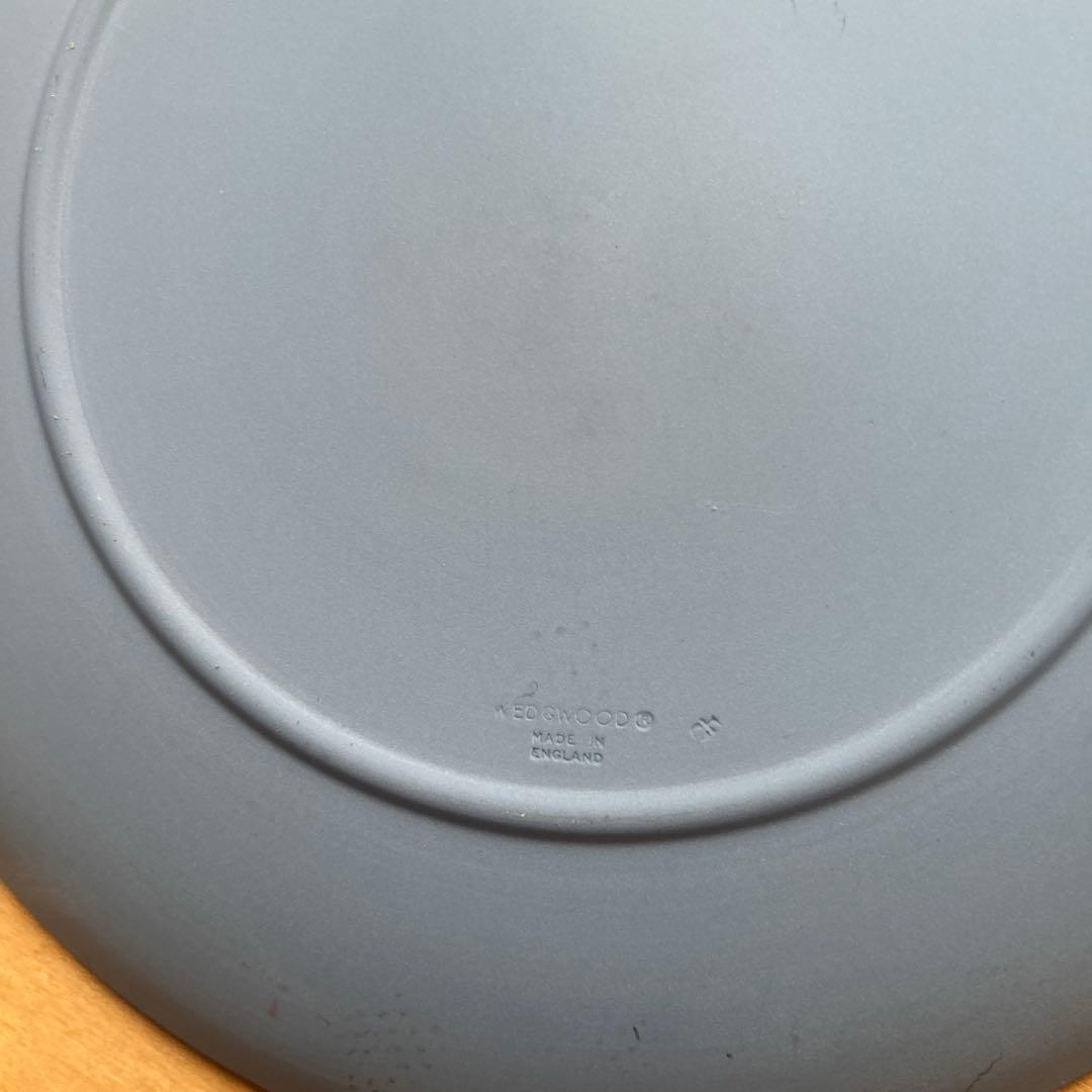 ウエッジウッド　エンジェルレリーフのグレー陶器花瓶　平皿　灰皿