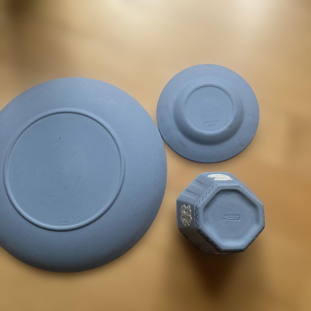 ウエッジウッド　エンジェルレリーフのグレー陶器花瓶　平皿　灰皿