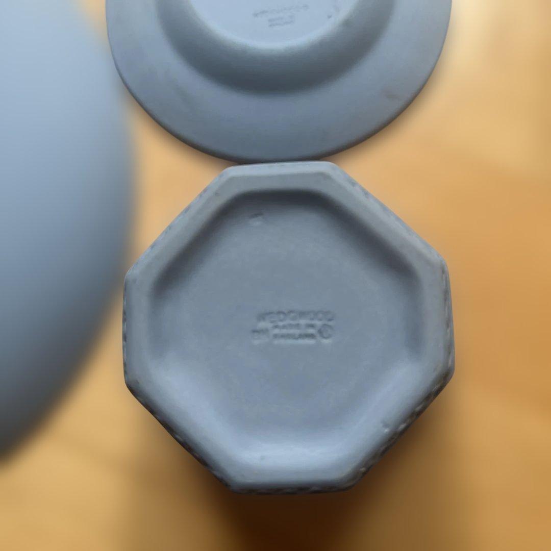 ウエッジウッド　エンジェルレリーフのグレー陶器花瓶　平皿　灰皿