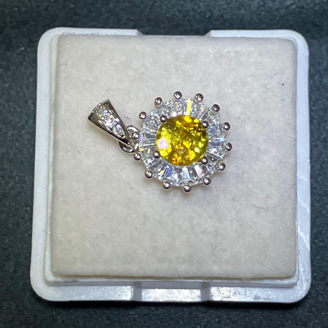 天然石　スフェーン使用ペンダントトップ