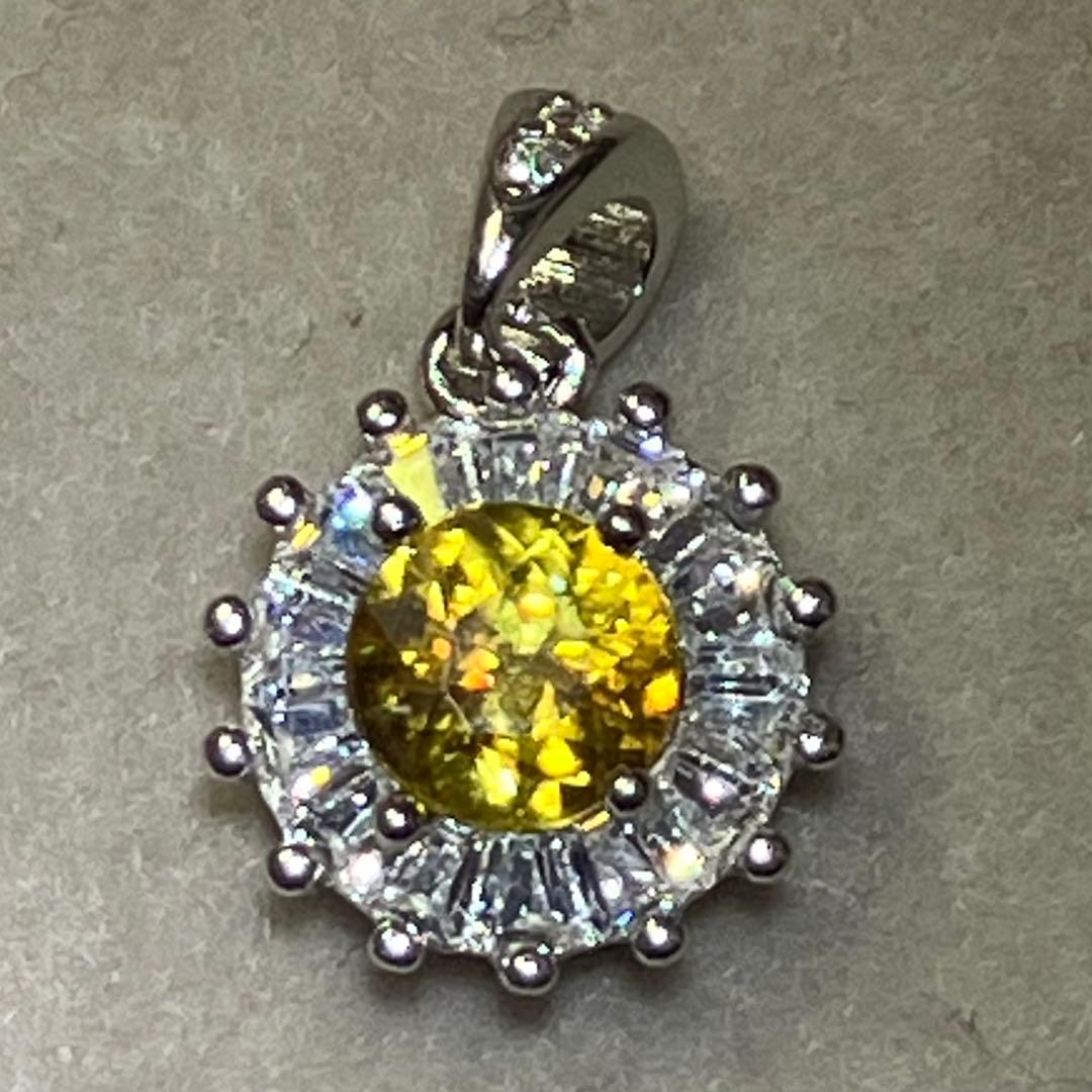 天然石　スフェーン使用ペンダントトップ