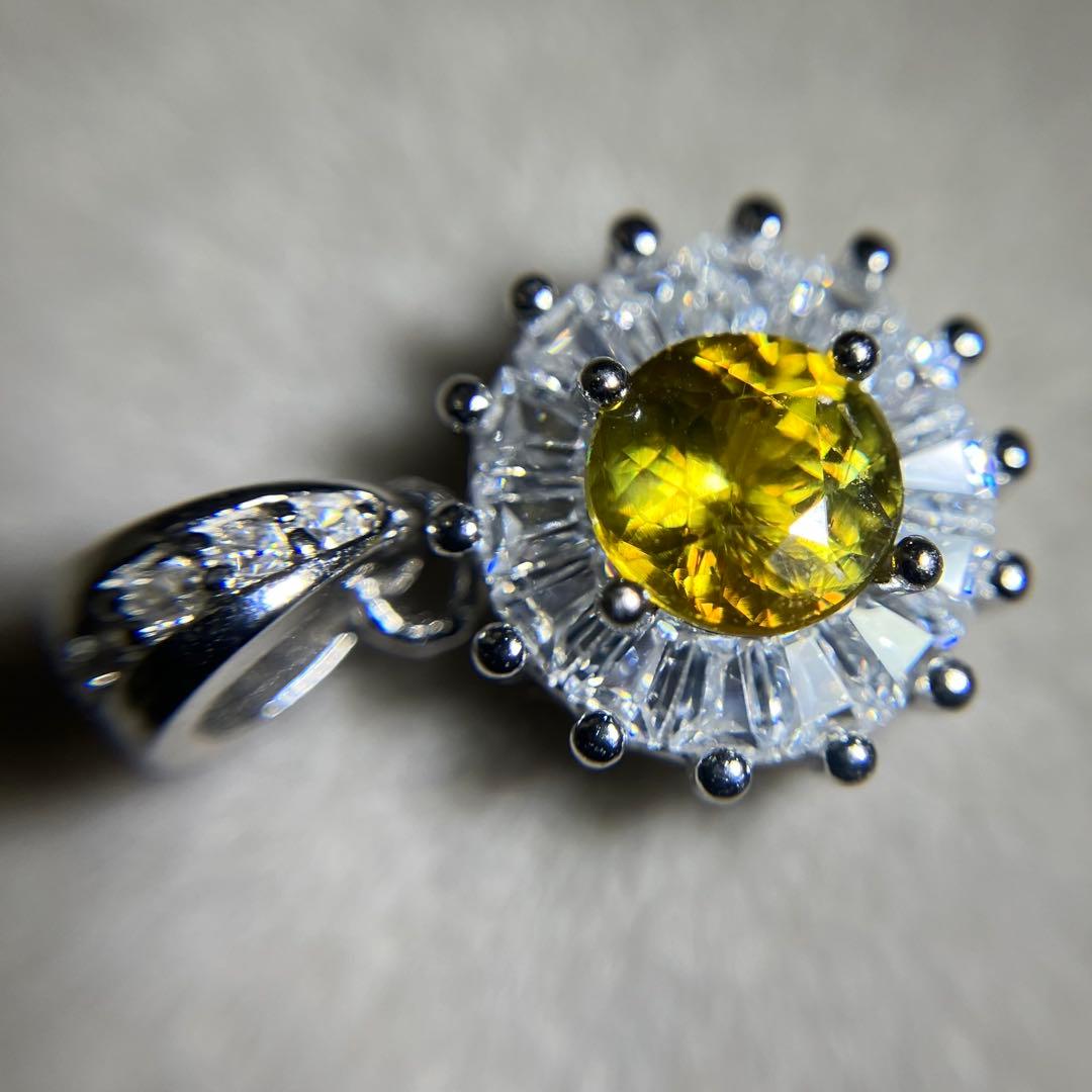 天然石　スフェーン使用ペンダントトップ