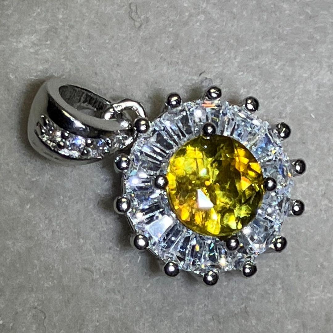 天然石　スフェーン使用ペンダントトップ