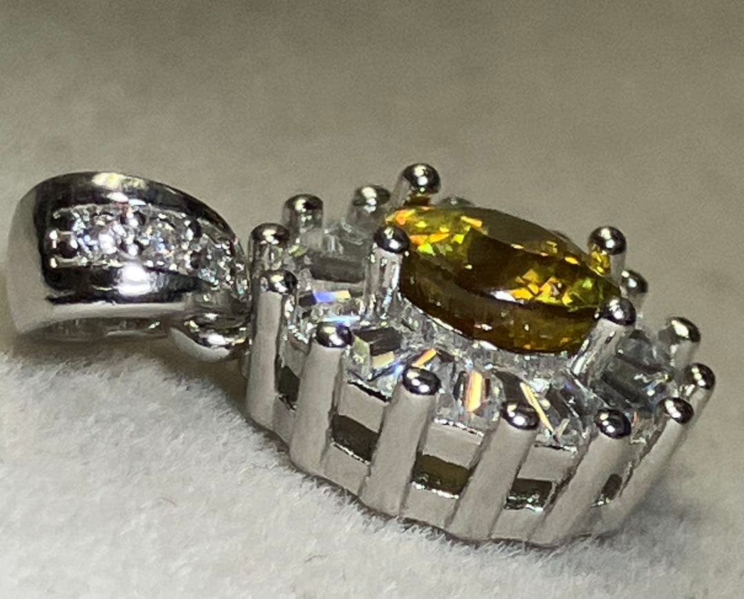 天然石　スフェーン使用ペンダントトップ