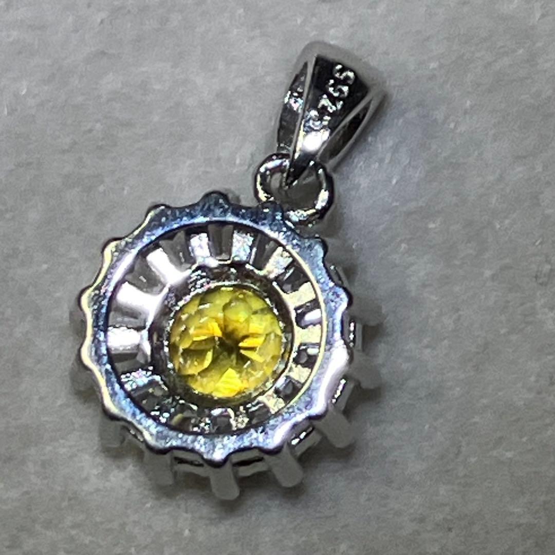 天然石　スフェーン使用ペンダントトップ