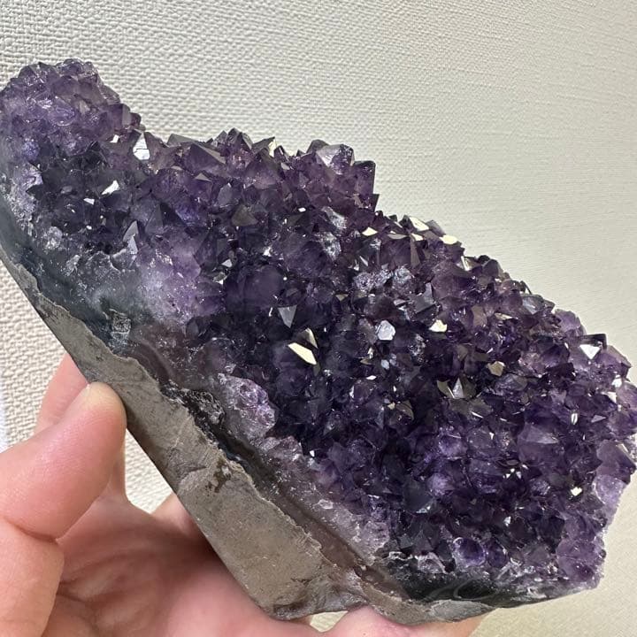 濃紫の煌めきウルグアイ産☆キラキラ☆アメジストクラスターパワーストーンA779