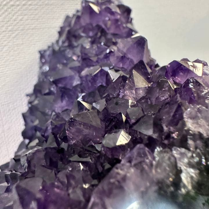 濃紫の煌めきウルグアイ産☆キラキラ☆アメジストクラスターパワーストーンA779