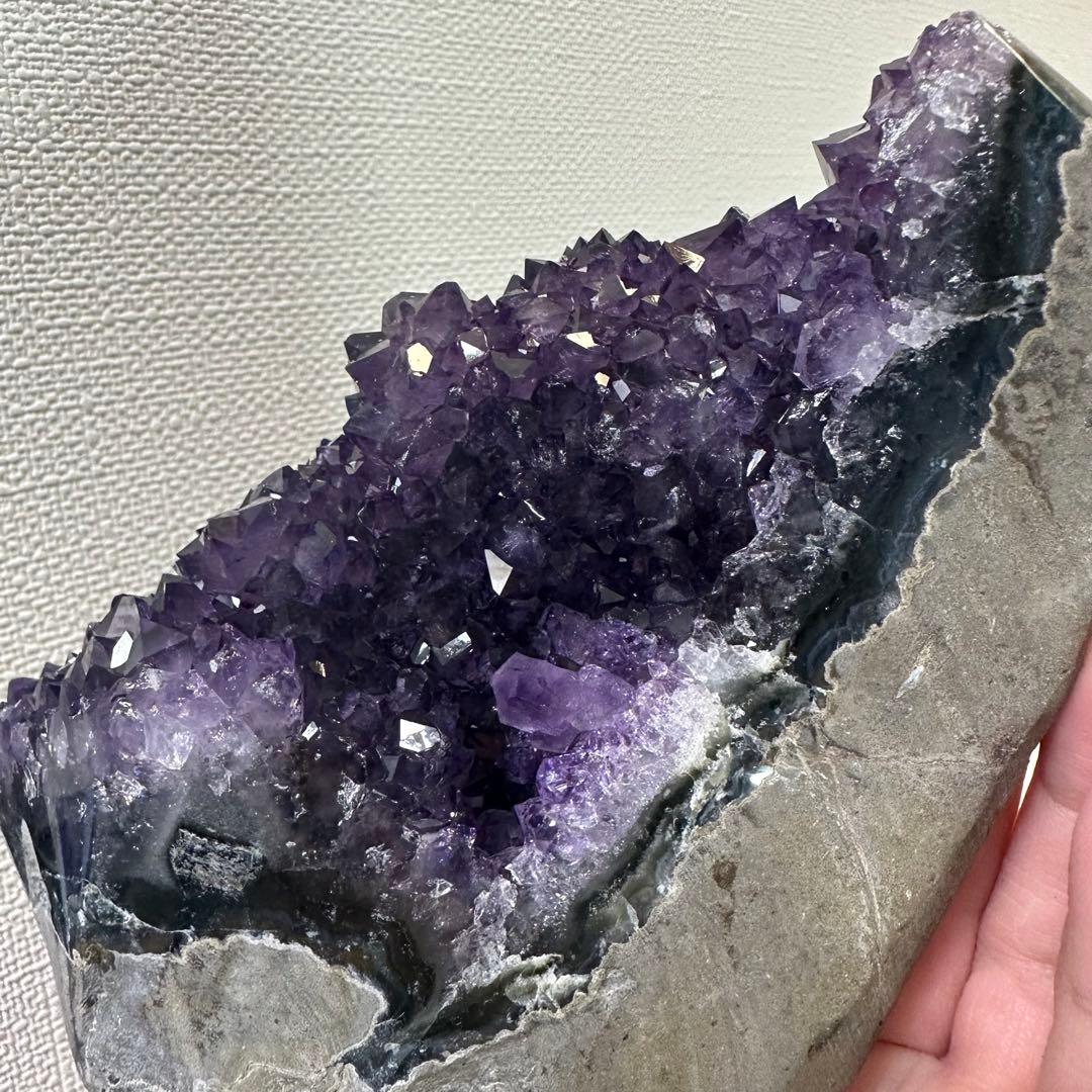 濃紫の煌めきウルグアイ産☆キラキラ☆アメジストクラスターパワーストーンA779