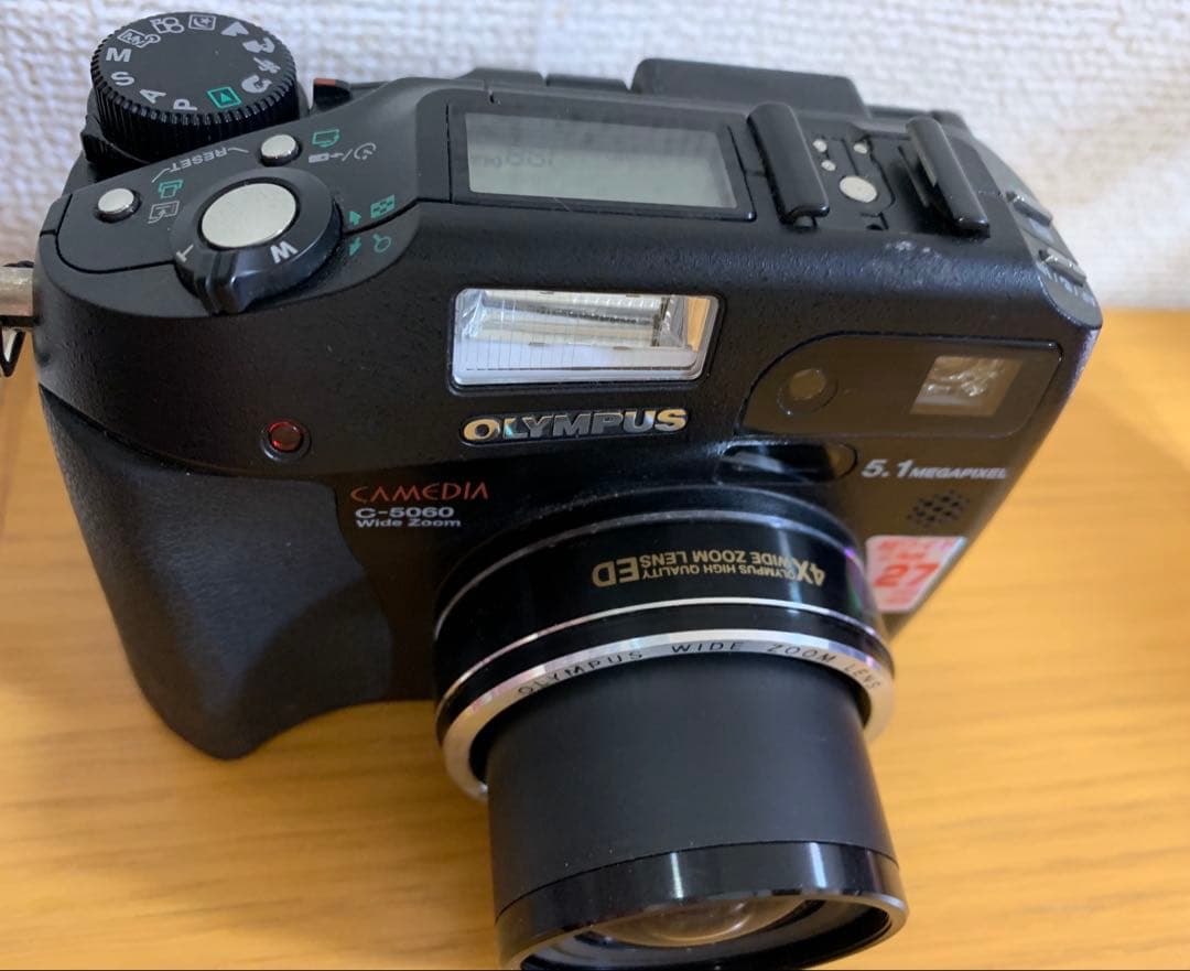 Olympus CAMEDIA C-5060 Wide Zoom デジタルカメラ
