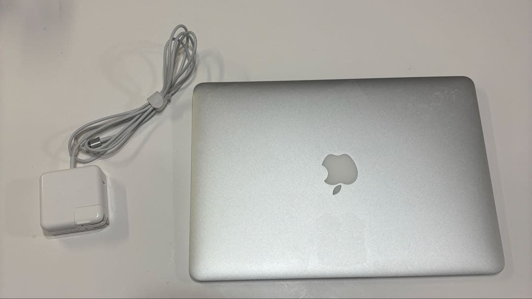 MacBook Air 13インチ / Core i5 / 初期化済み