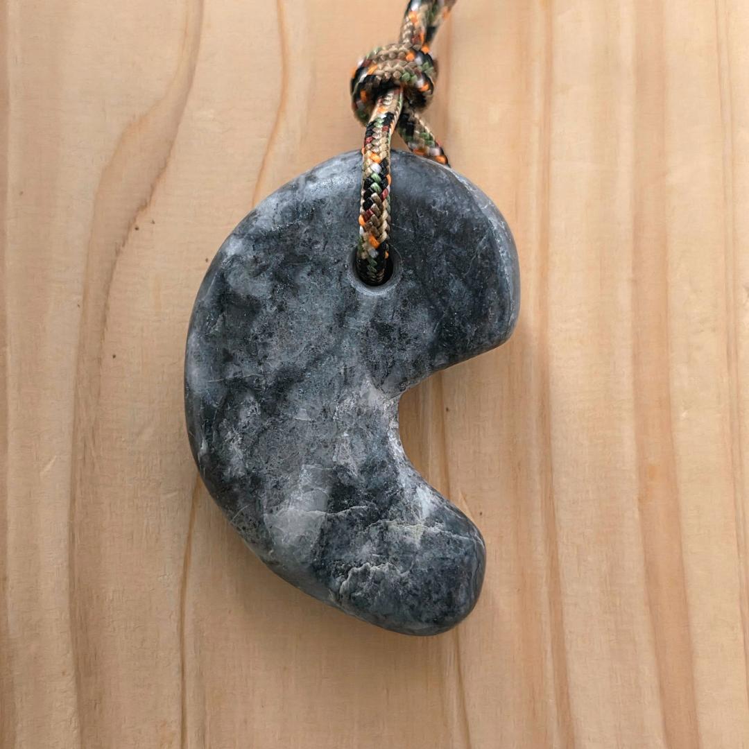 129　糸魚川　翡翠　勾玉　パワーストーン