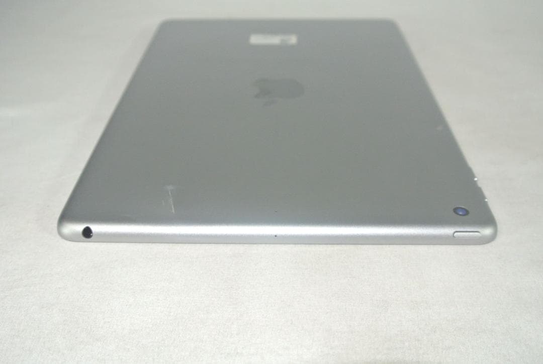 Apple iPad(第6世代) 9.7インチMR7F2J/A Wi-Fi中古品