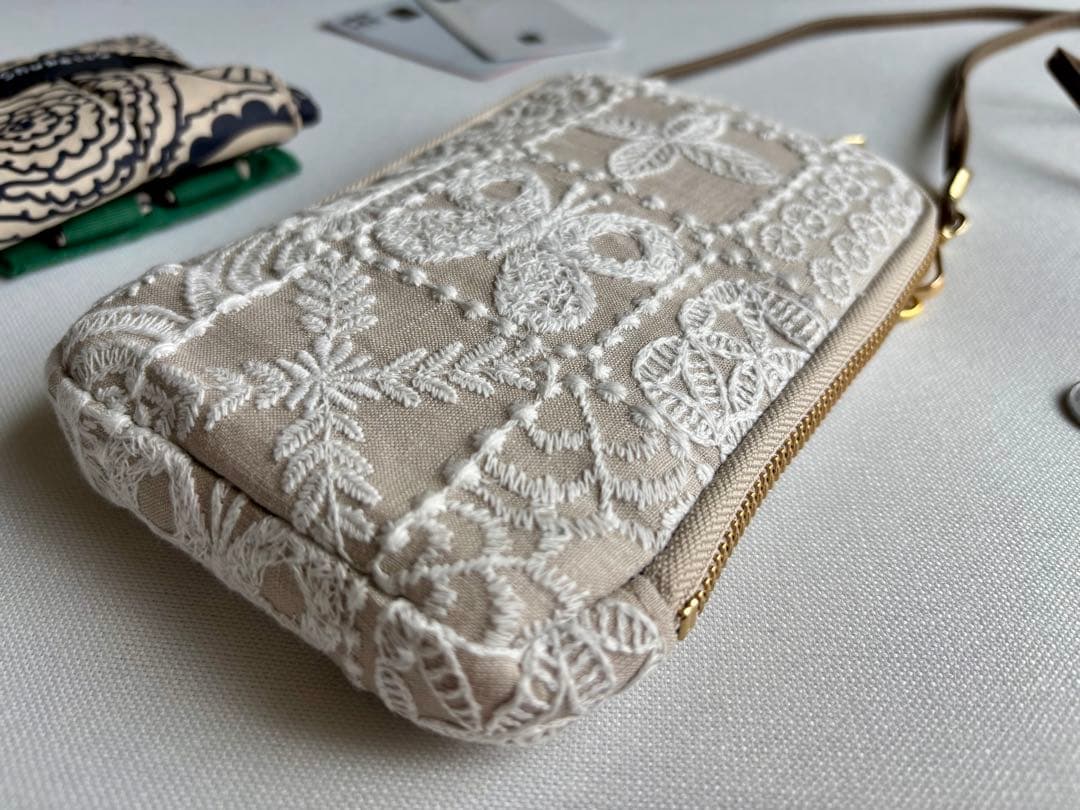 ★cherry【スマホショルダー】ミナペルホネン forest tile