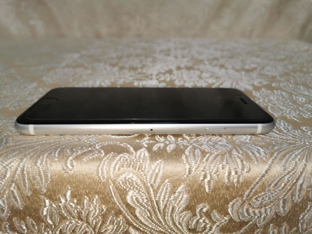 iPhone SE 本体　a2296 64gb　シルバー　ホワイト