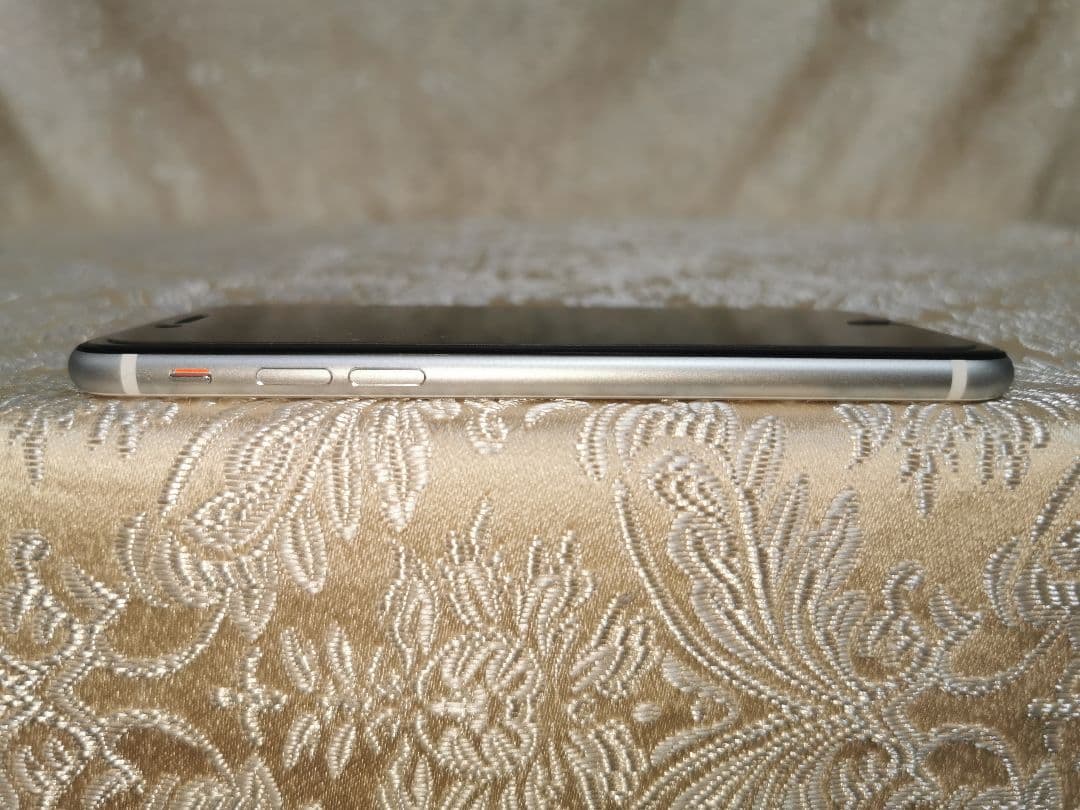 iPhone SE 本体　a2296 64gb　シルバー　ホワイト