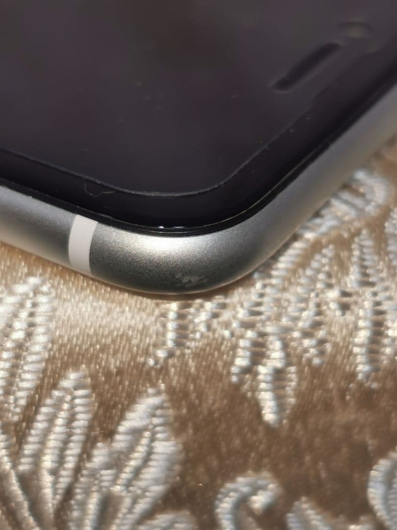 iPhone SE 本体　a2296 64gb　シルバー　ホワイト