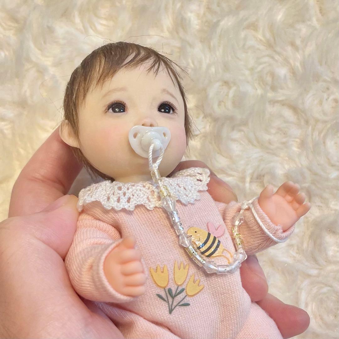 樹脂粘土ベビー おしゃぶりベビー フリル帽