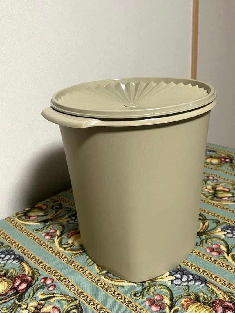 タッパーウェア／未使用品　マキシクィーンデコレーター　11リットル　グレージュ