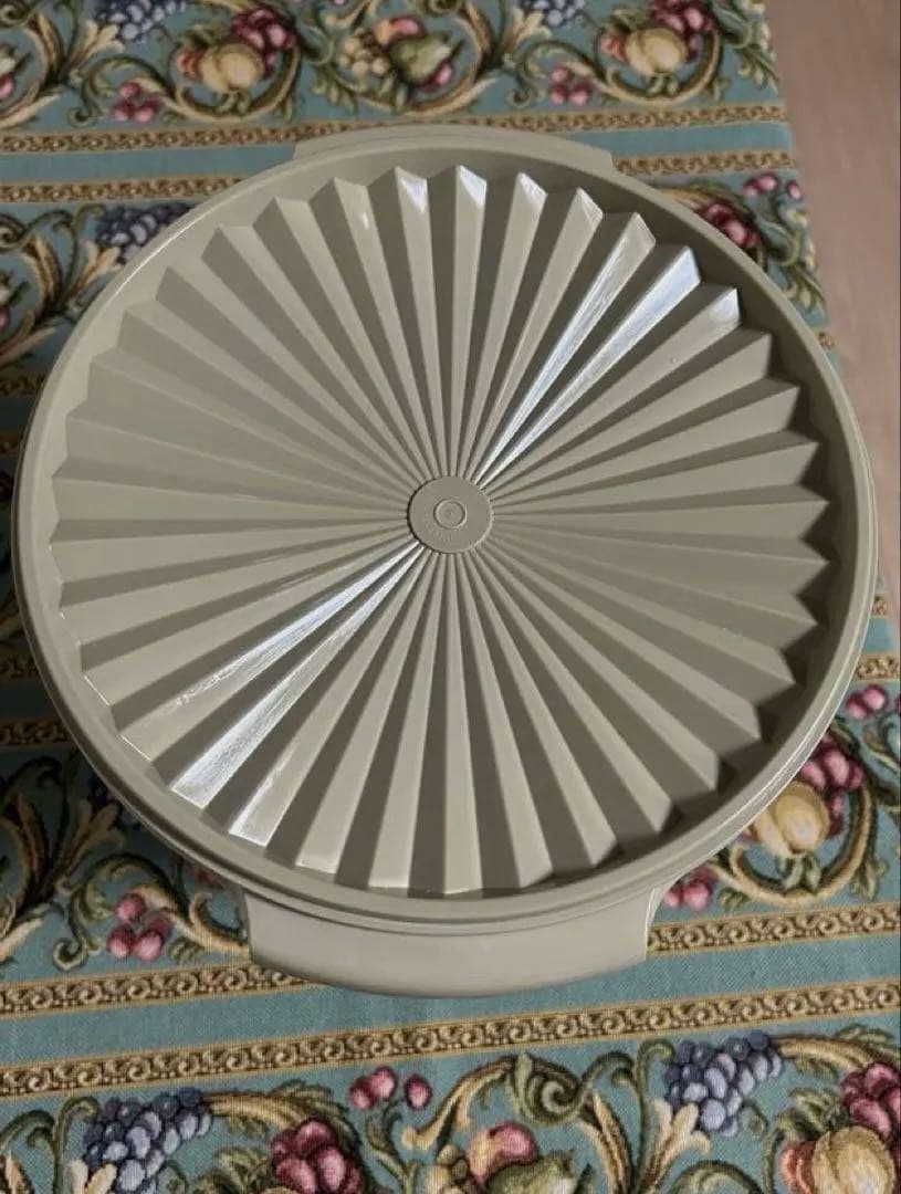 タッパーウェア／未使用品　マキシクィーンデコレーター　11リットル　グレージュ