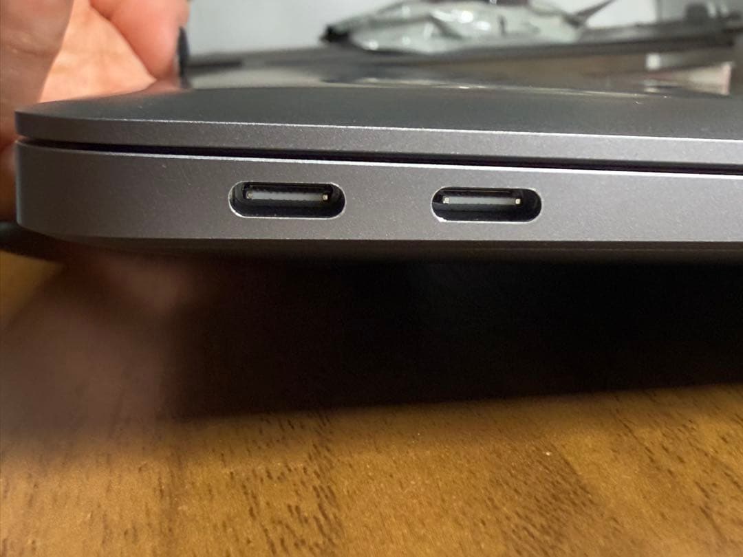 美品　Apple MacBook Air M1 8GB 256GB