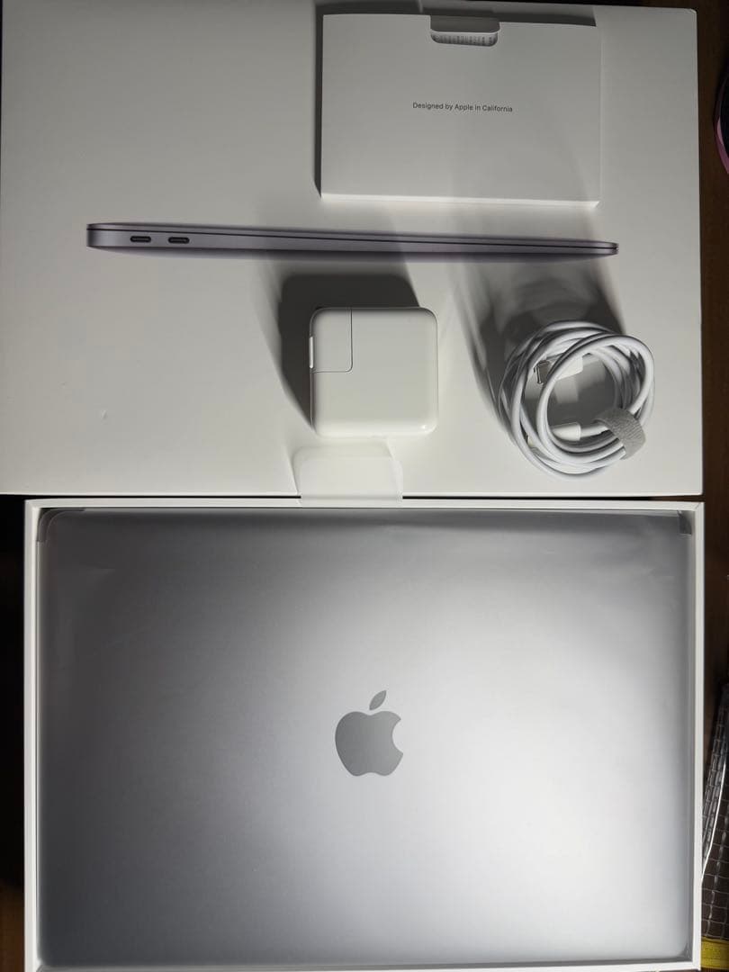 美品　Apple MacBook Air M1 8GB 256GB