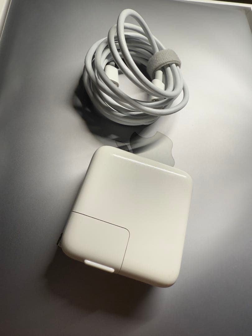 美品　Apple MacBook Air M1 8GB 256GB