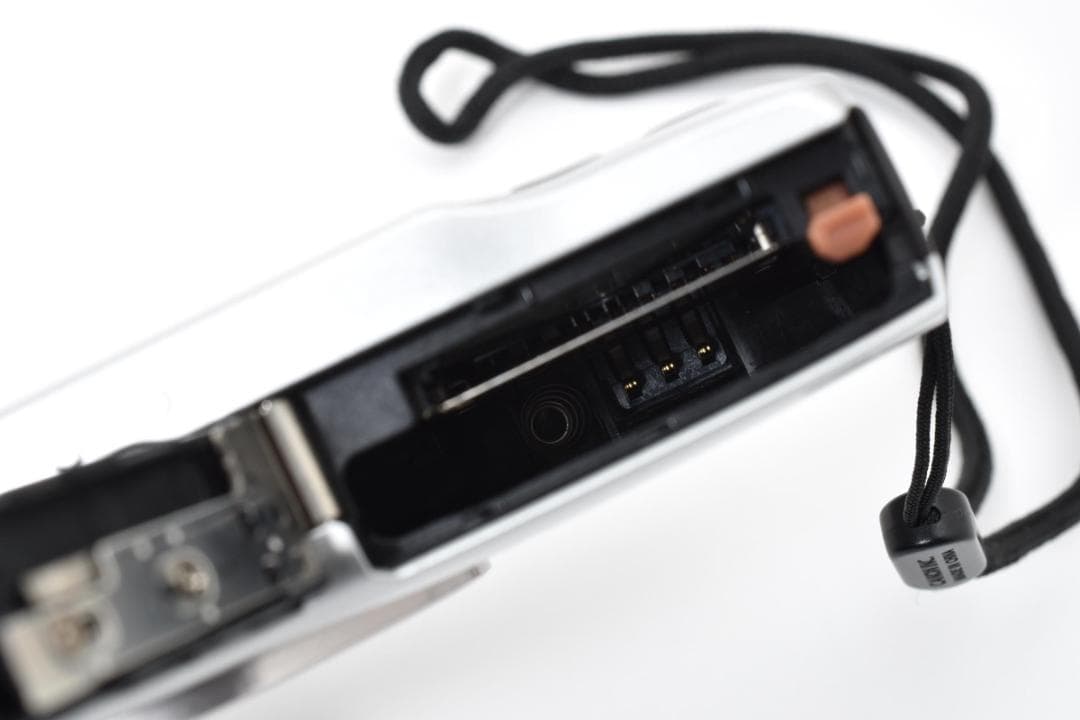 美品　Canon IXY 200 コンパクトデジタルカメラ #694