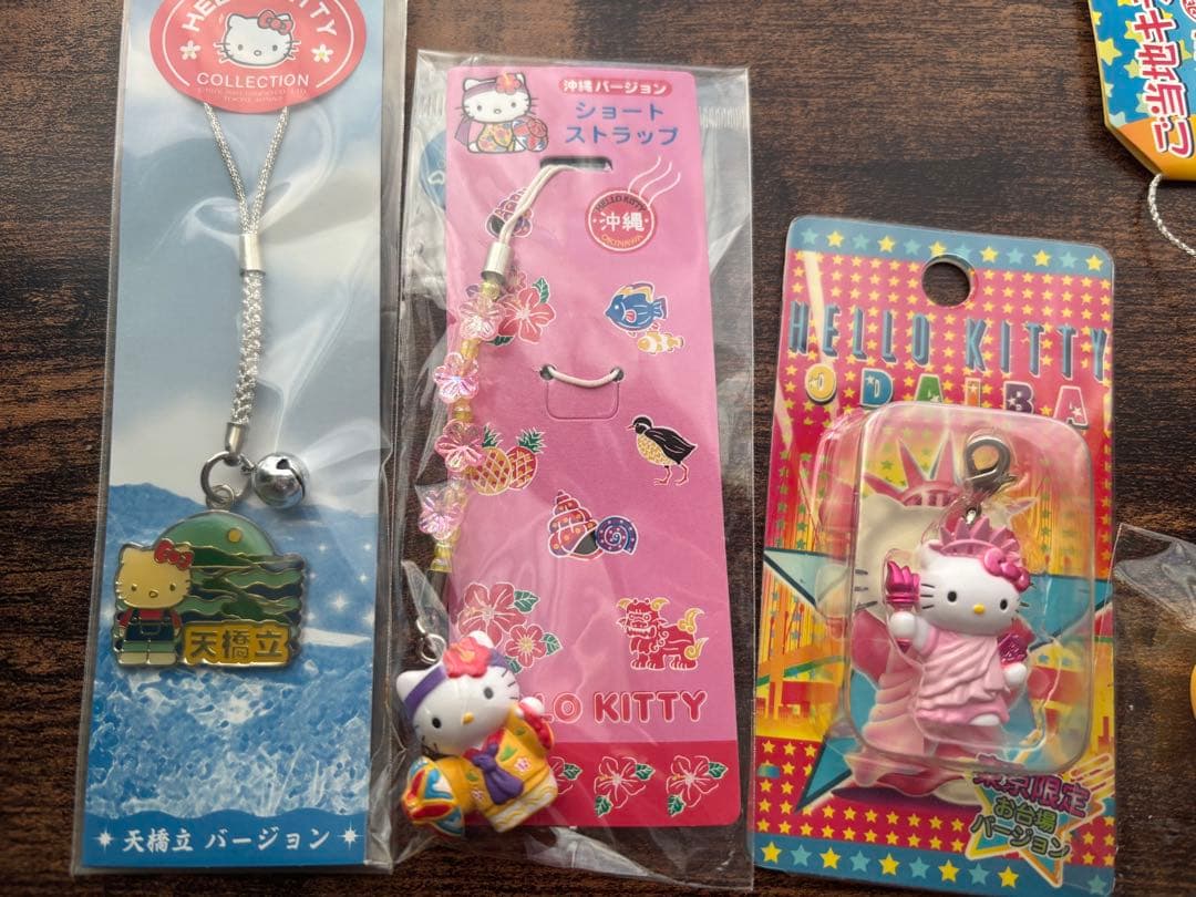 ハローキティストラップ、シャープペン9個セット
