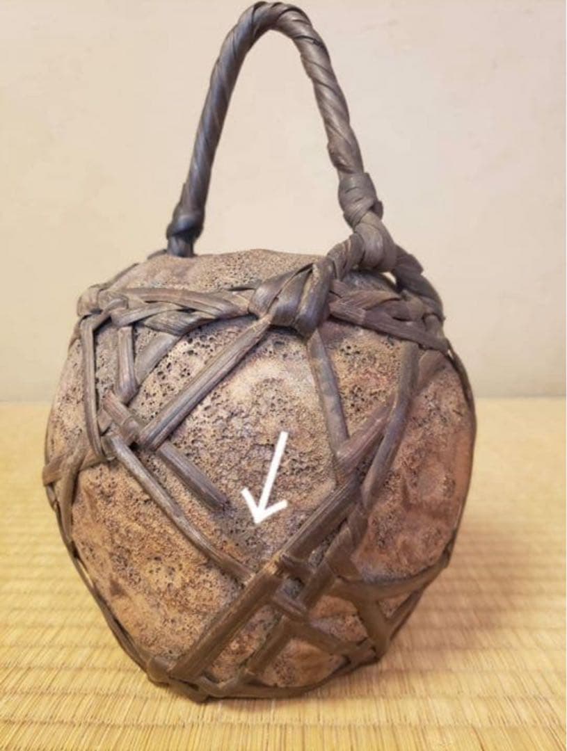 吊り下げ式土製花器　落款有り　高さ約70センチ