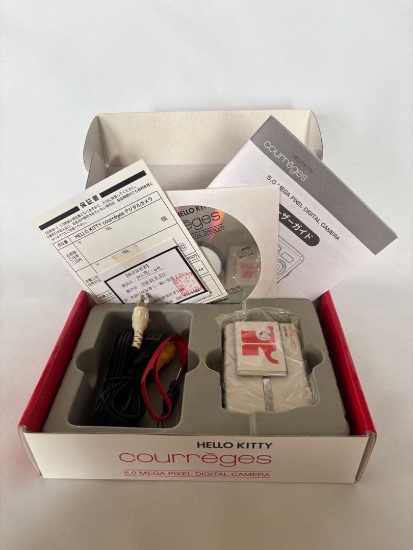 【希少】Hello kitty courreges デジタルカメラ