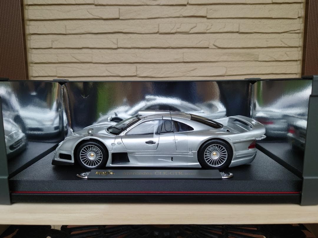 1/18 Maisto(マイスト) メルセデスCLK-GTRストリートバージョン
