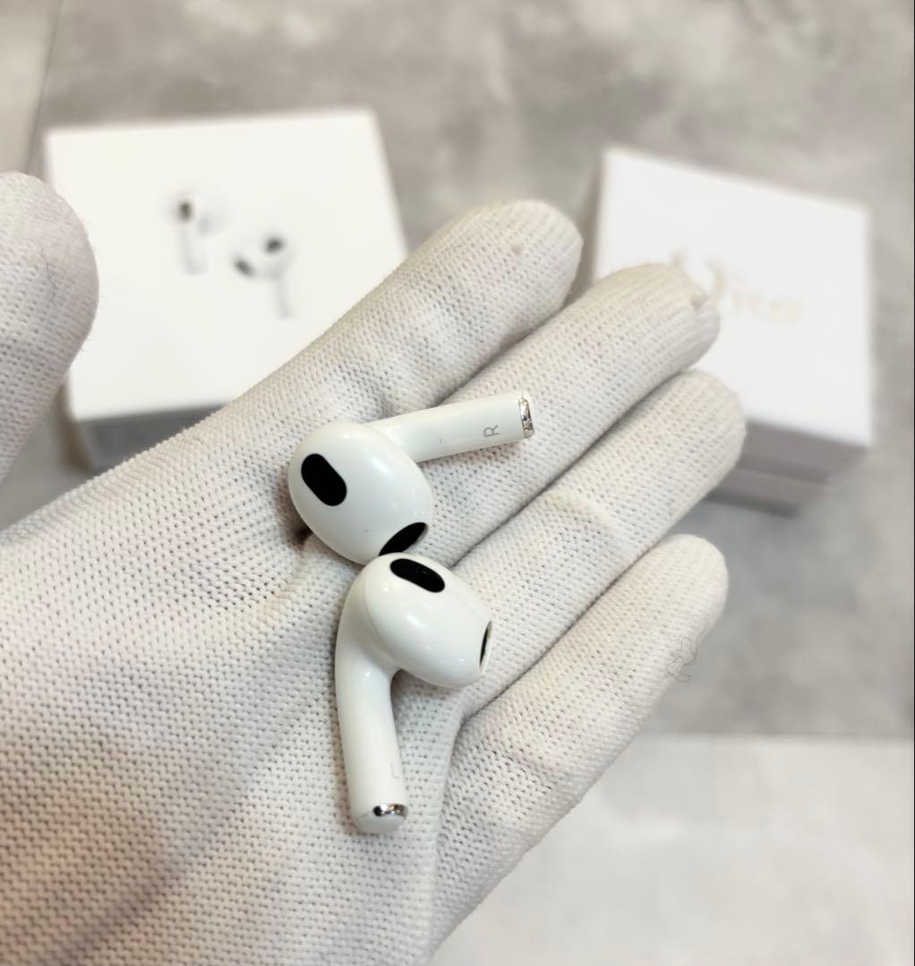 純正AirPods第3世代本体 とDiorロゴ入りケースサセット