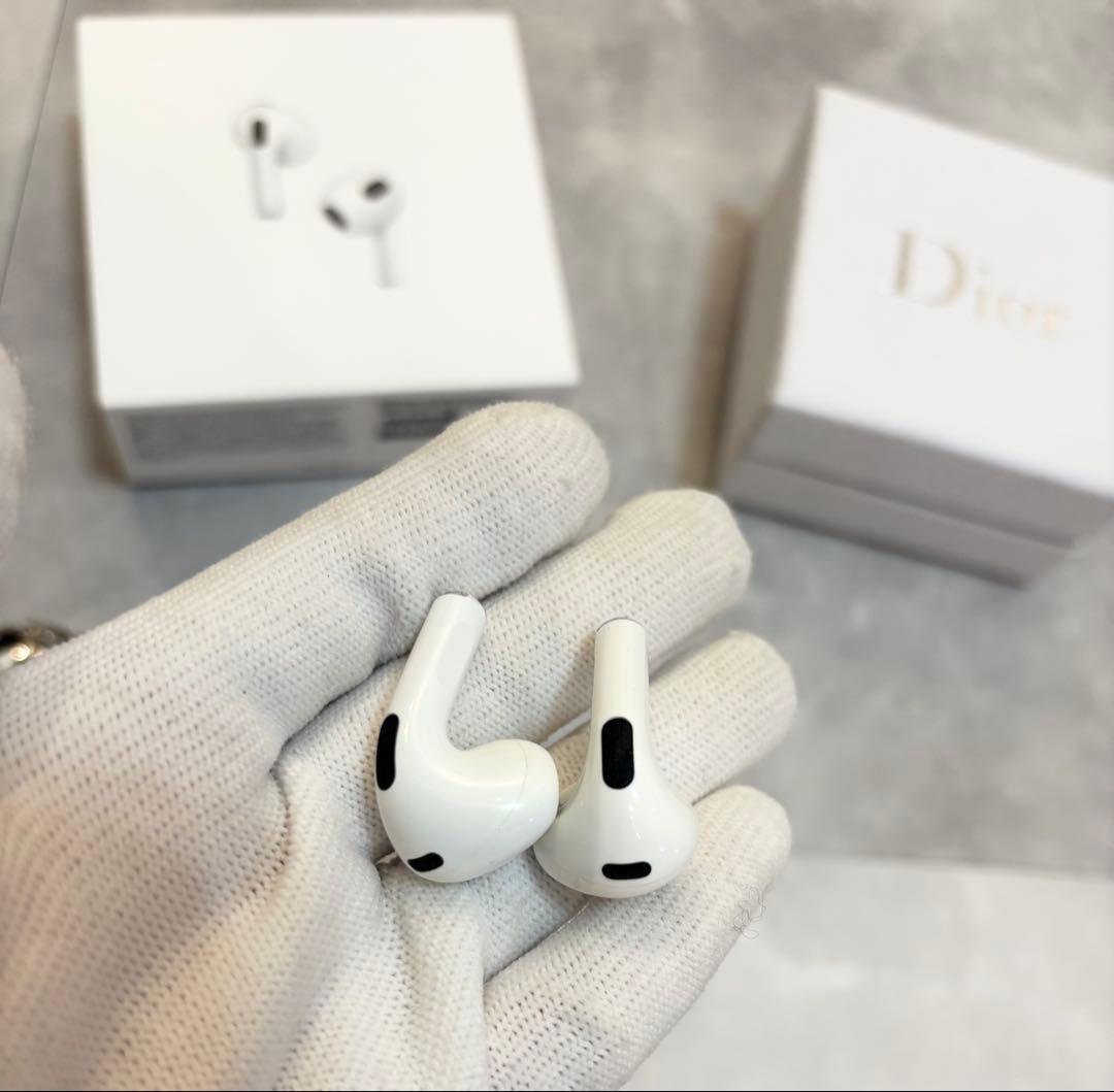 純正AirPods第3世代本体 とDiorロゴ入りケースサセット