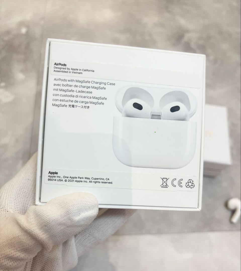 純正AirPods第3世代本体 とDiorロゴ入りケースサセット