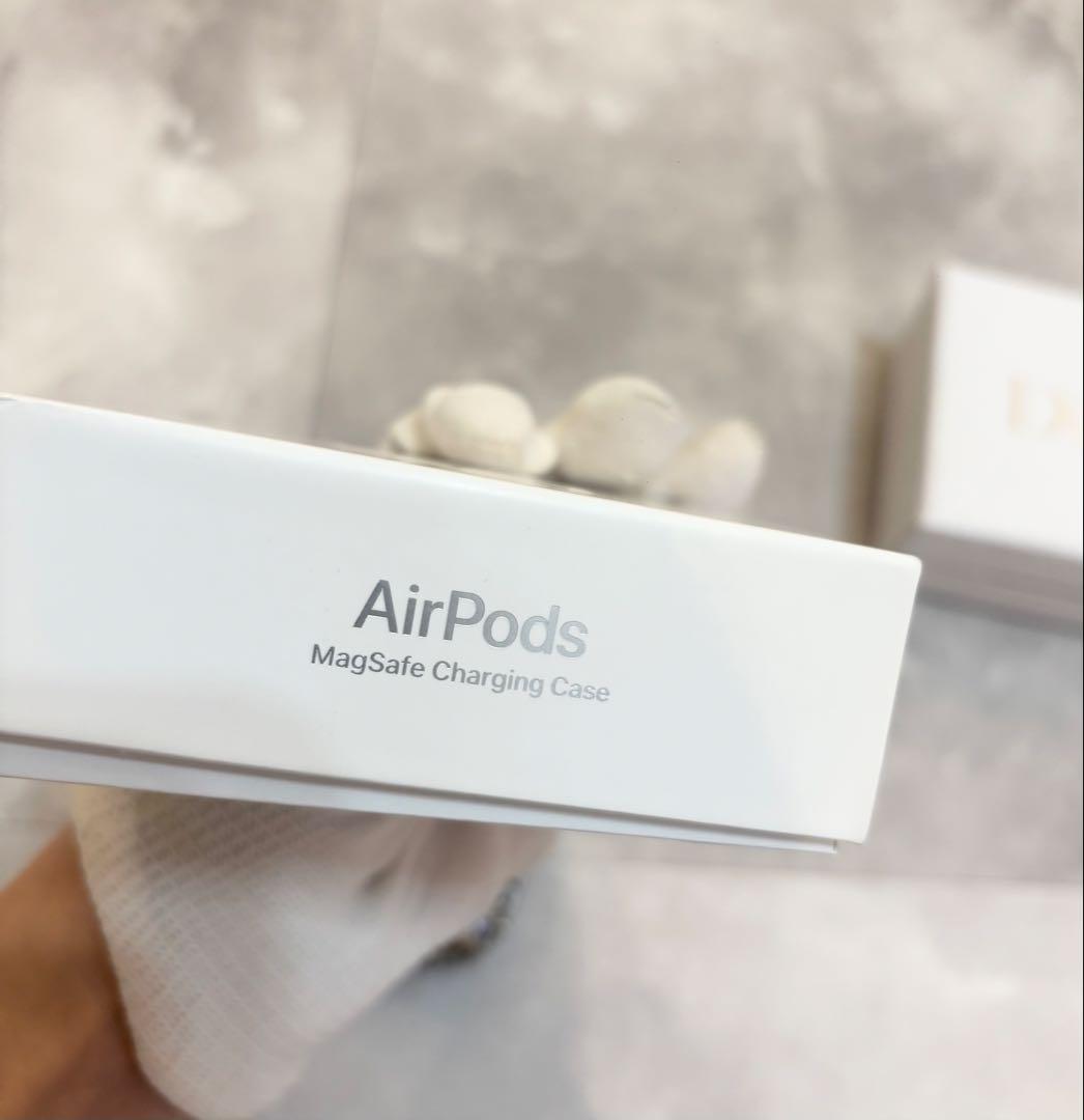 純正AirPods第3世代本体 とDiorロゴ入りケースサセット