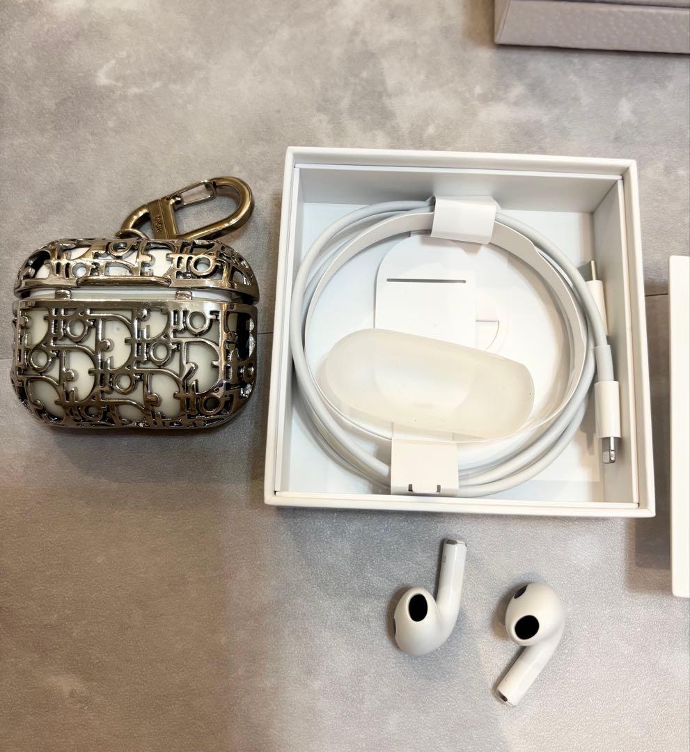 純正AirPods第3世代本体 とDiorロゴ入りケースサセット