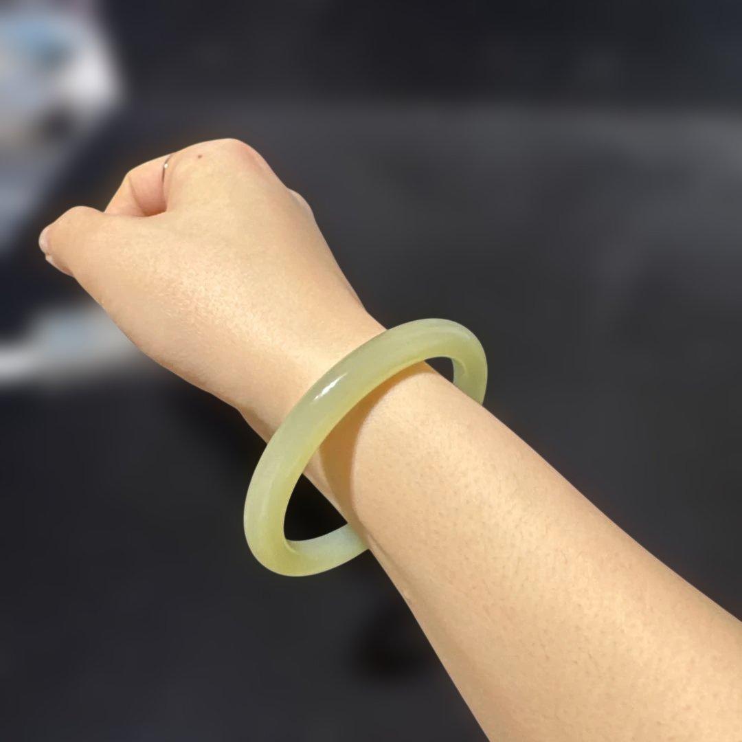 和田玉 晴水バングル 新品未使用 箱付き 透明感あり 上品