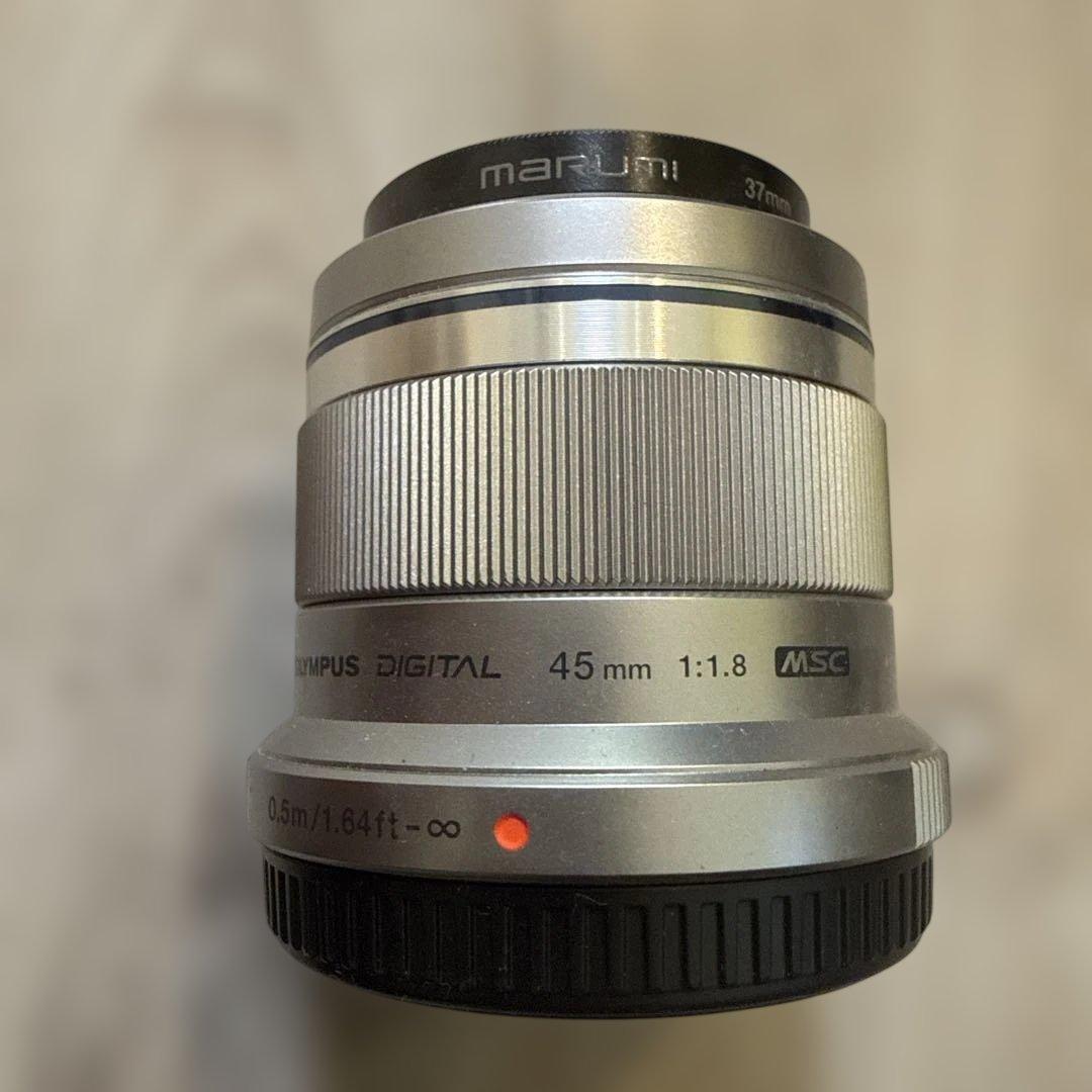 OLYMPUS 45mm f/1.8 レンズ