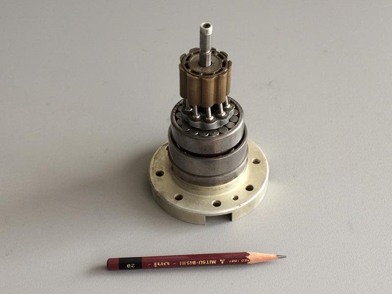 YS-11の部品-3(？)操縦桿の全方向可動自在継手シャフト?（送料無料）