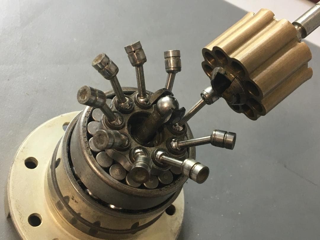 YS-11の部品-3(？)操縦桿の全方向可動自在継手シャフト?（送料無料）