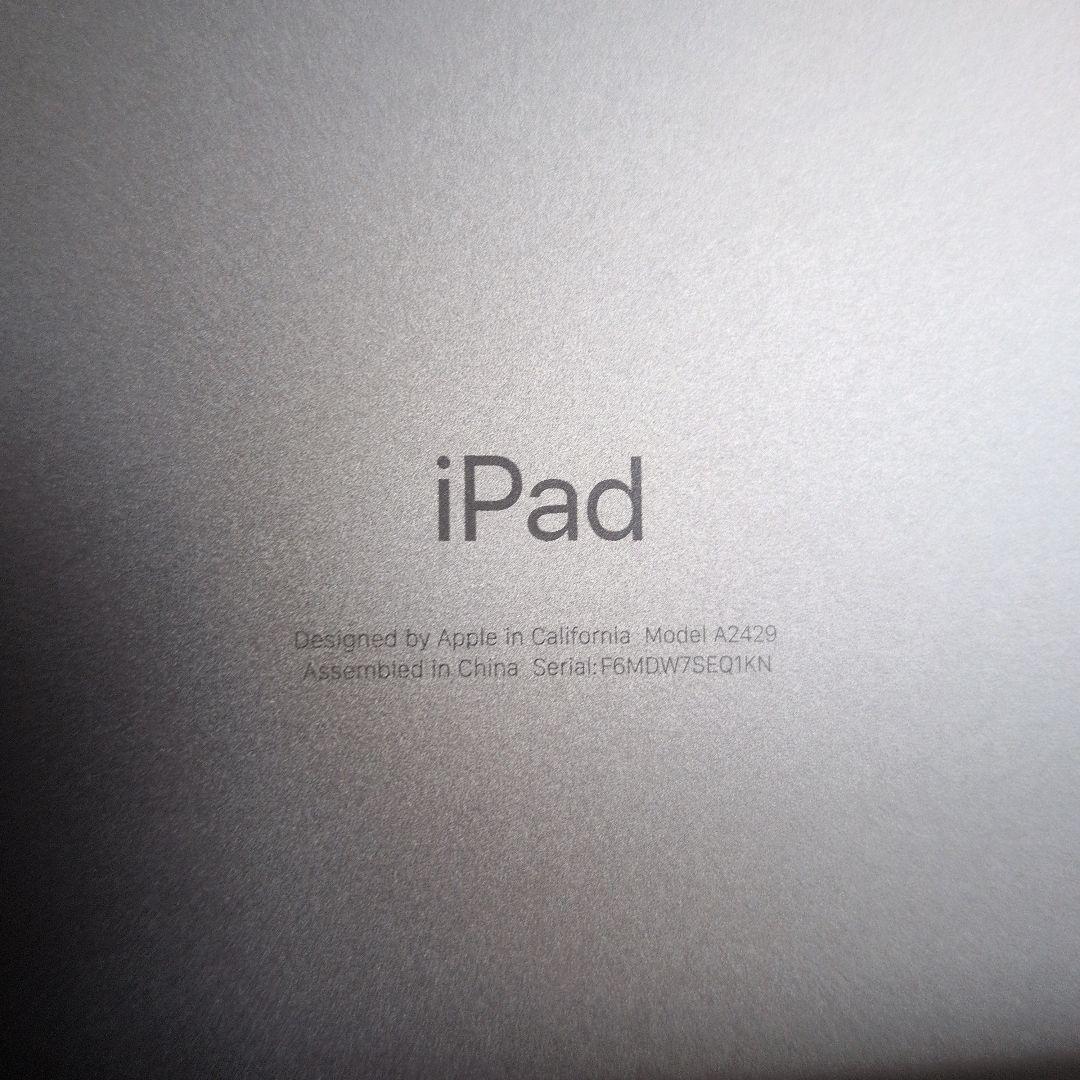 iPad(第8世代) Wi-Fi celluler 本体 カバー付き (変形有)