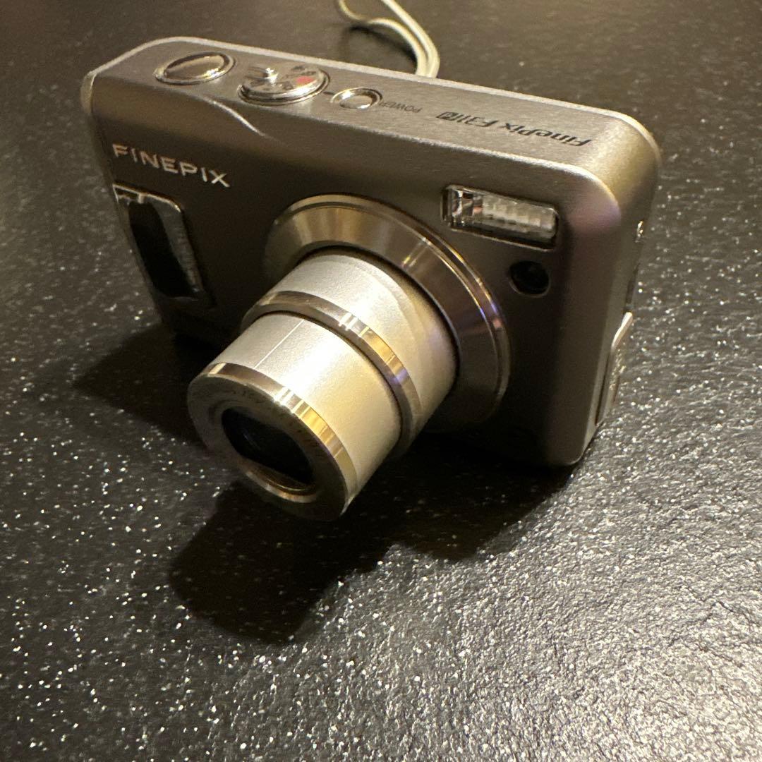 Fujifilm FinePix F31fd シルバー オールドコンデジ