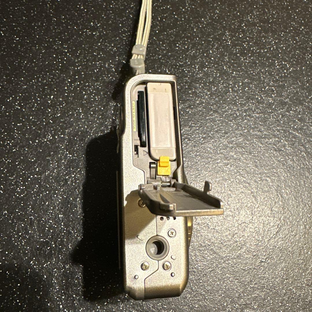 Fujifilm FinePix F31fd シルバー オールドコンデジ