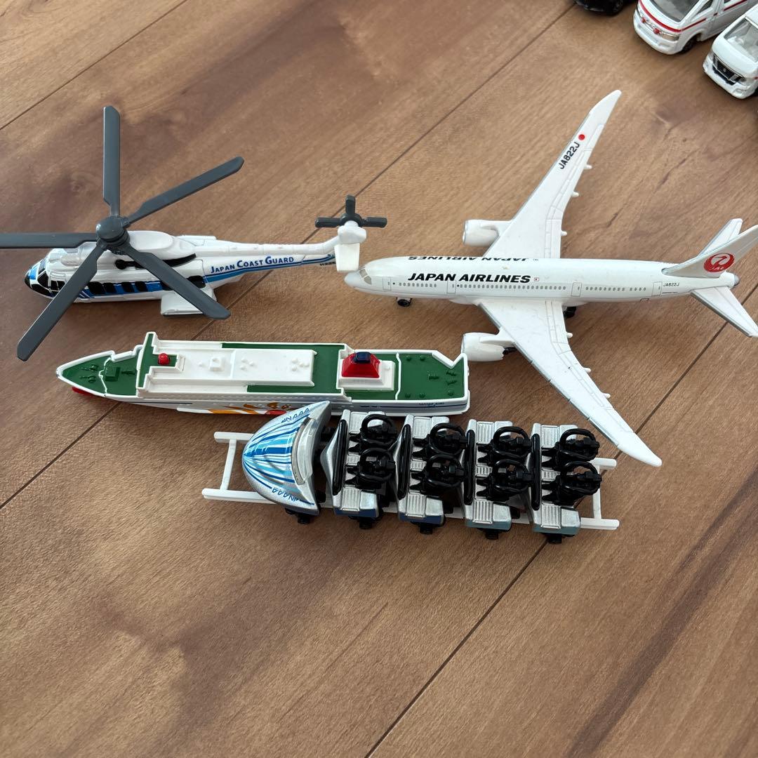 TOMICA トミカ ミニカー他 まとめ売り 106台 パーキングケース2個
