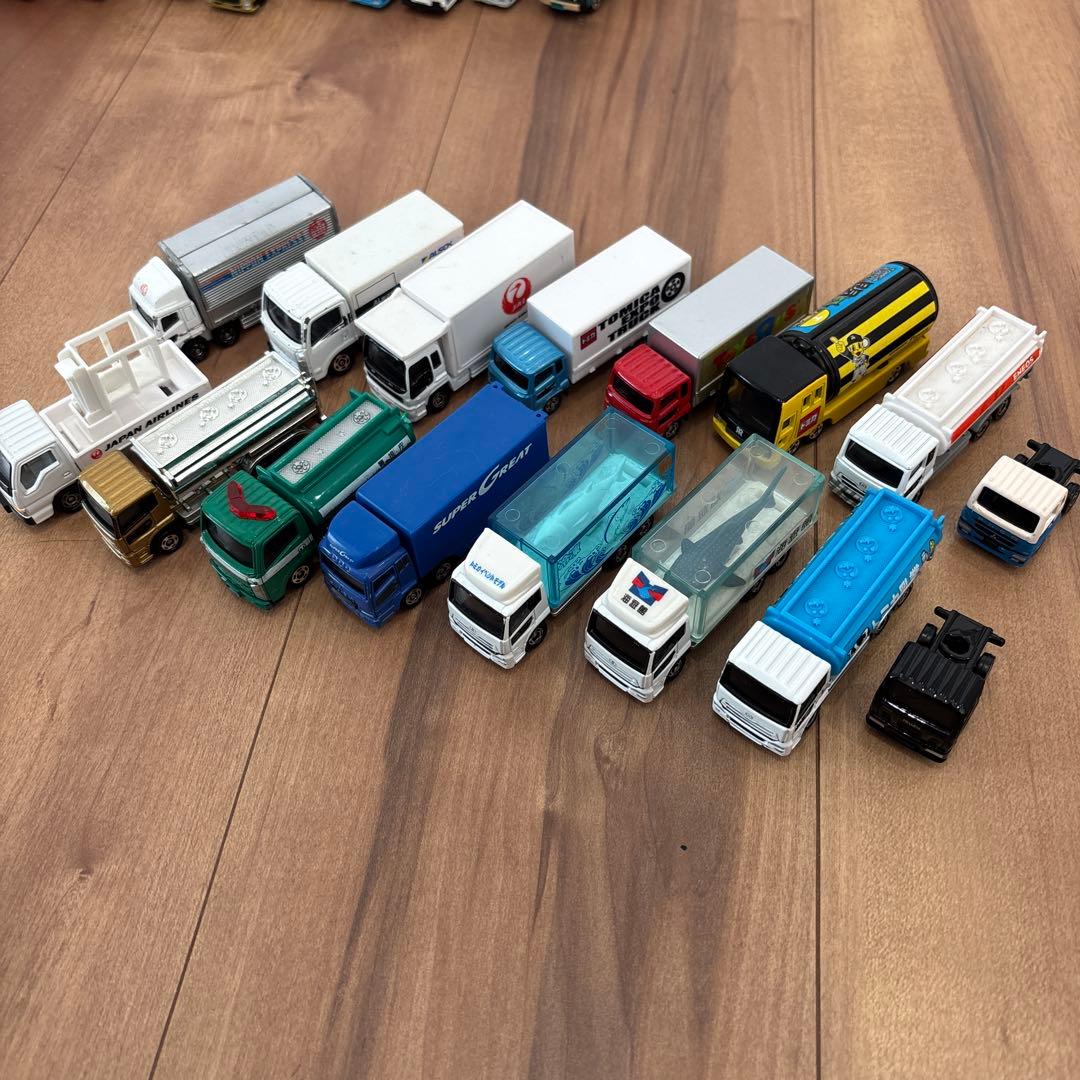 TOMICA トミカ ミニカー他 まとめ売り 106台 パーキングケース2個