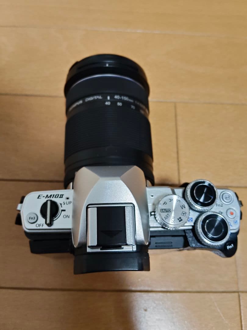 OLYMPUS OM-D E-M10 Mark II 本体と望遠レンズ