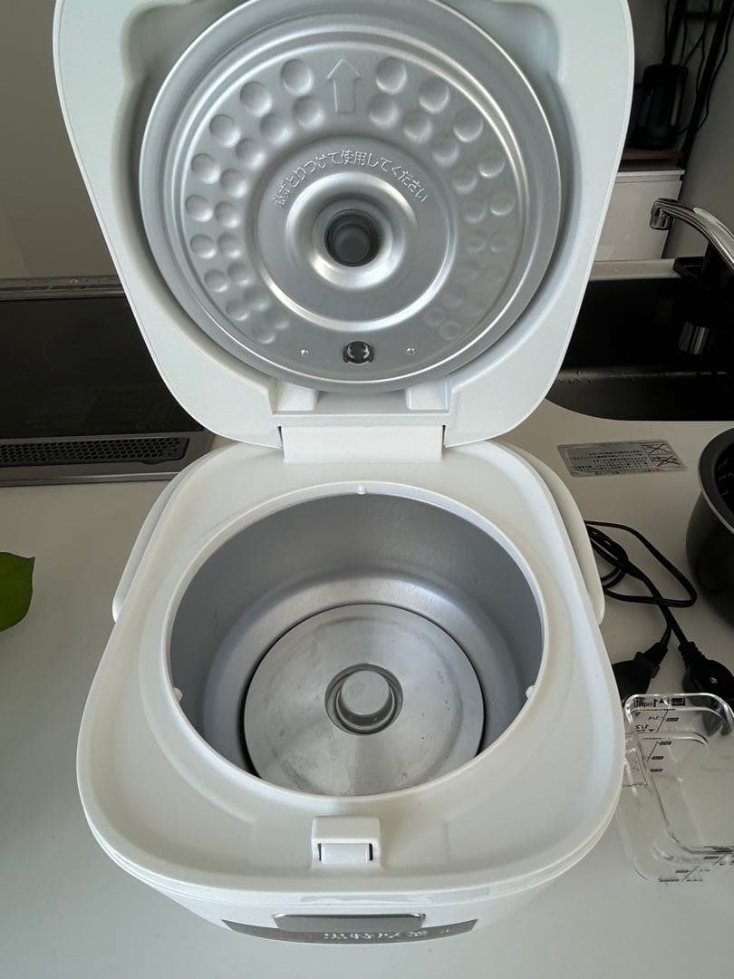 美品⭐︎TIGER マイコンジャー炊飯器 JBS-A055 マットホワイト